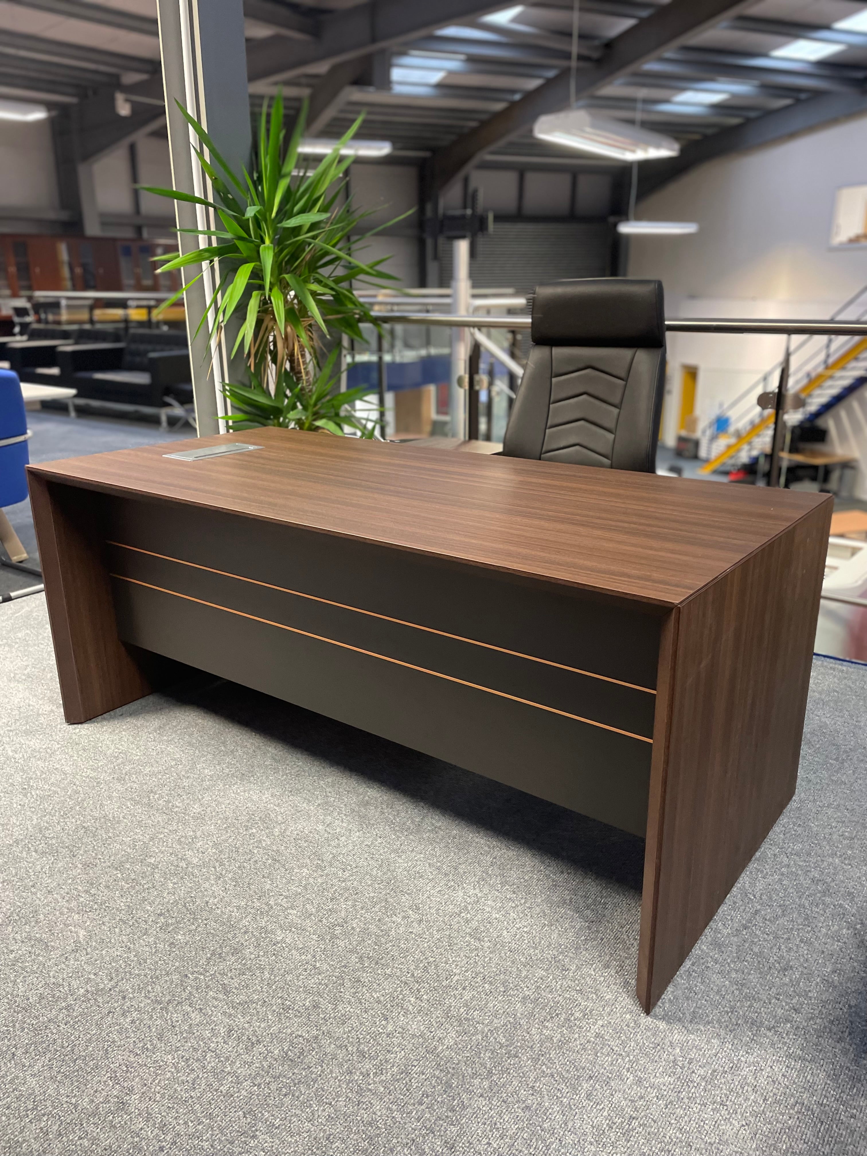 1.8m Executive Parnell Desk With Side Unit
