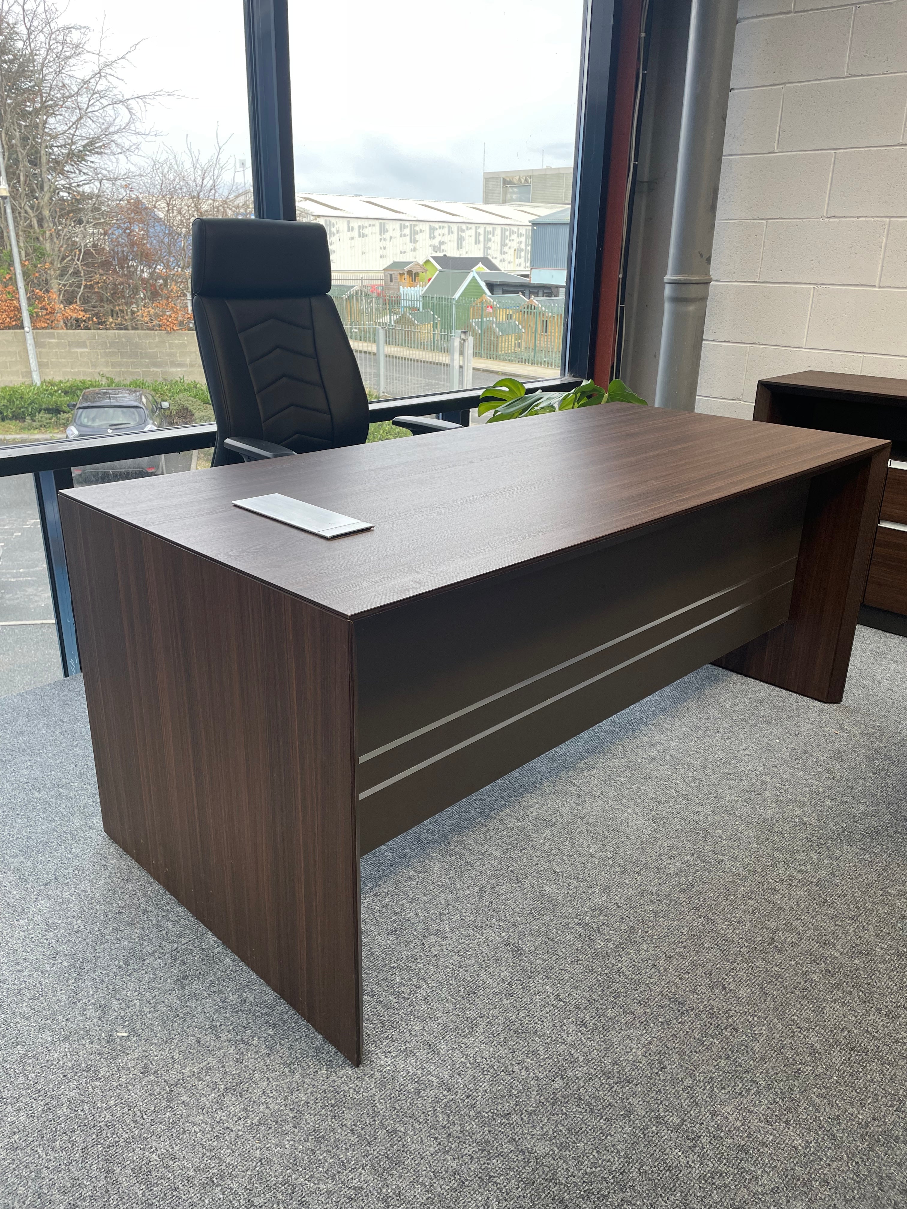 1.8m Executive Parnell Desk With Side Unit