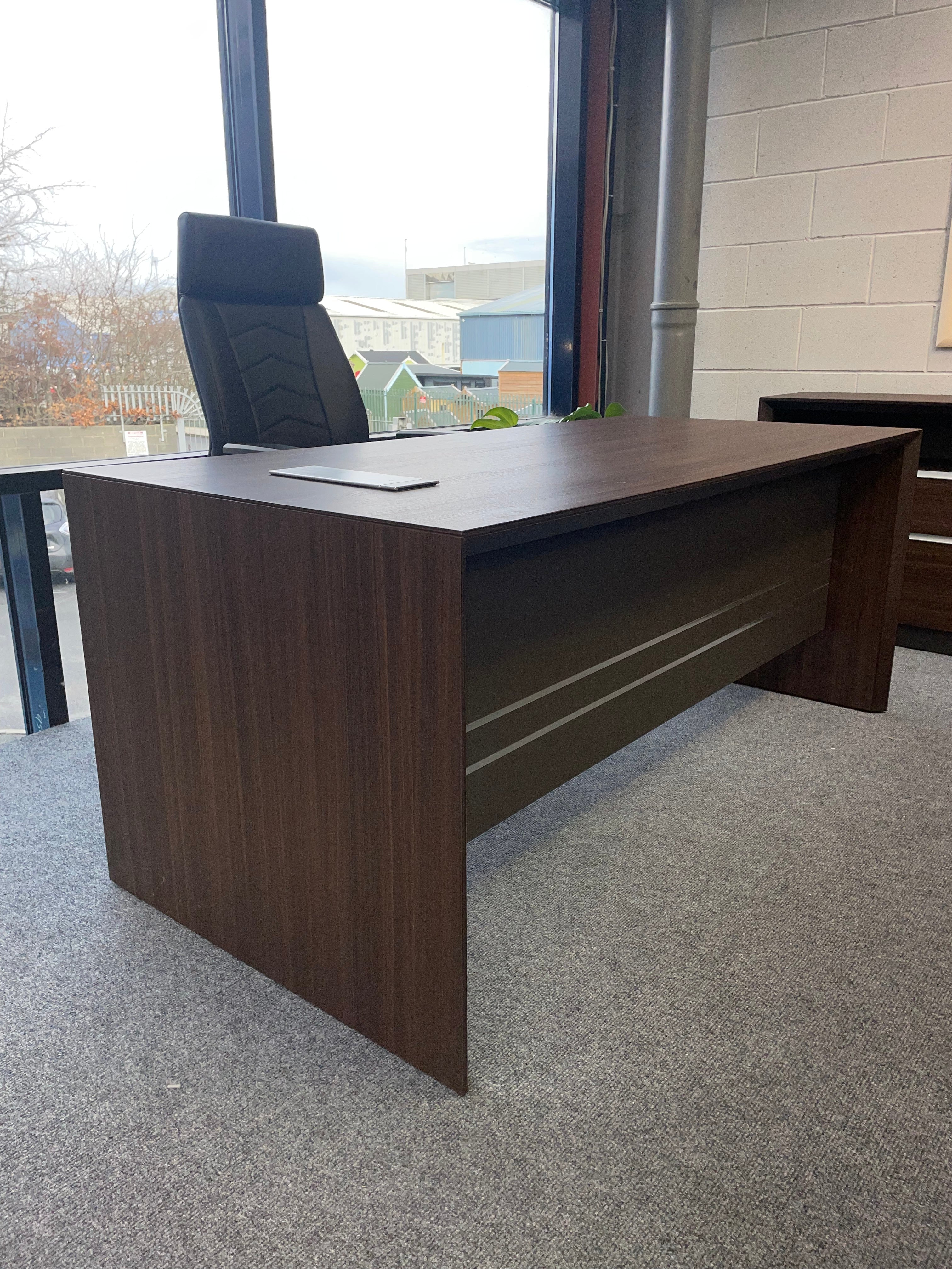 1.8m Executive Parnell Desk With Side Unit