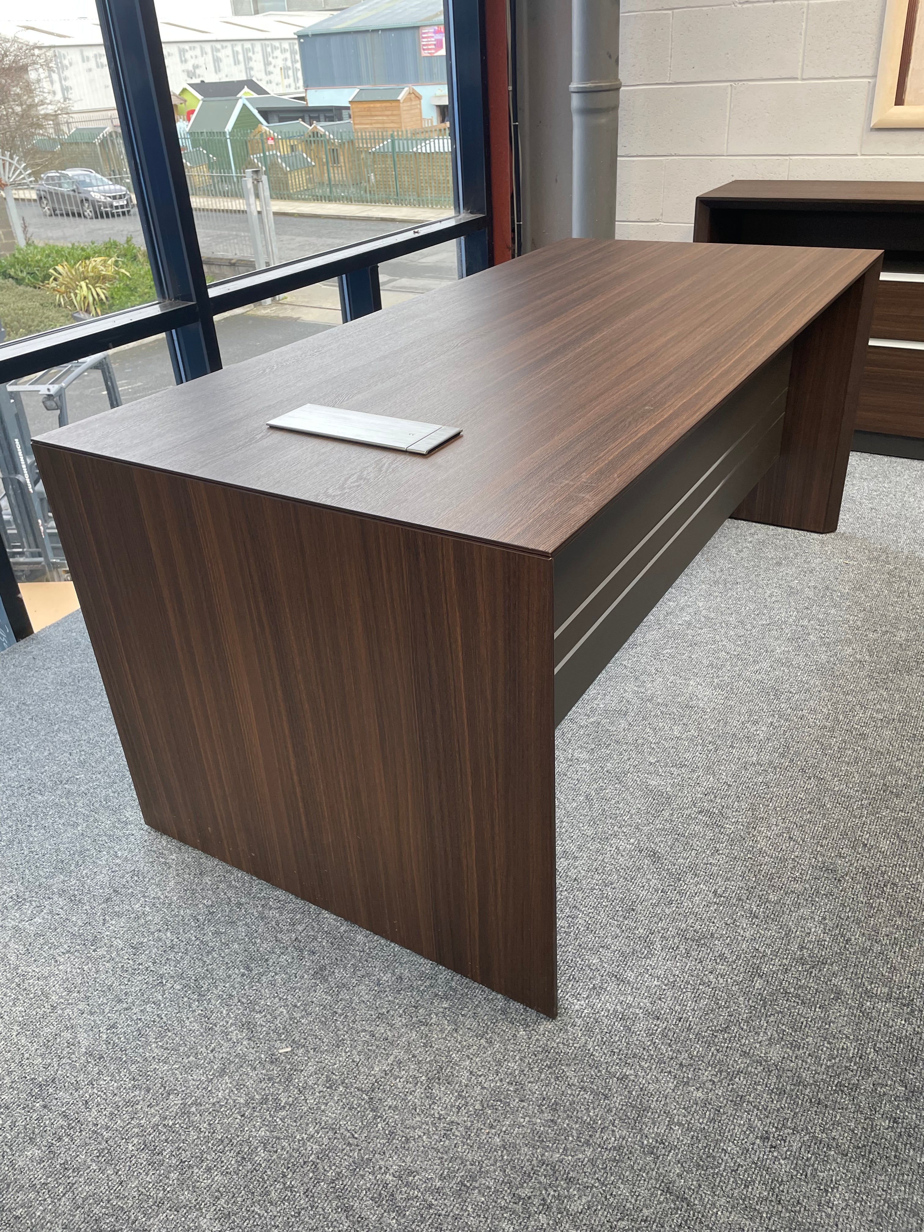 1.8m Executive Parnell Desk With Side Unit