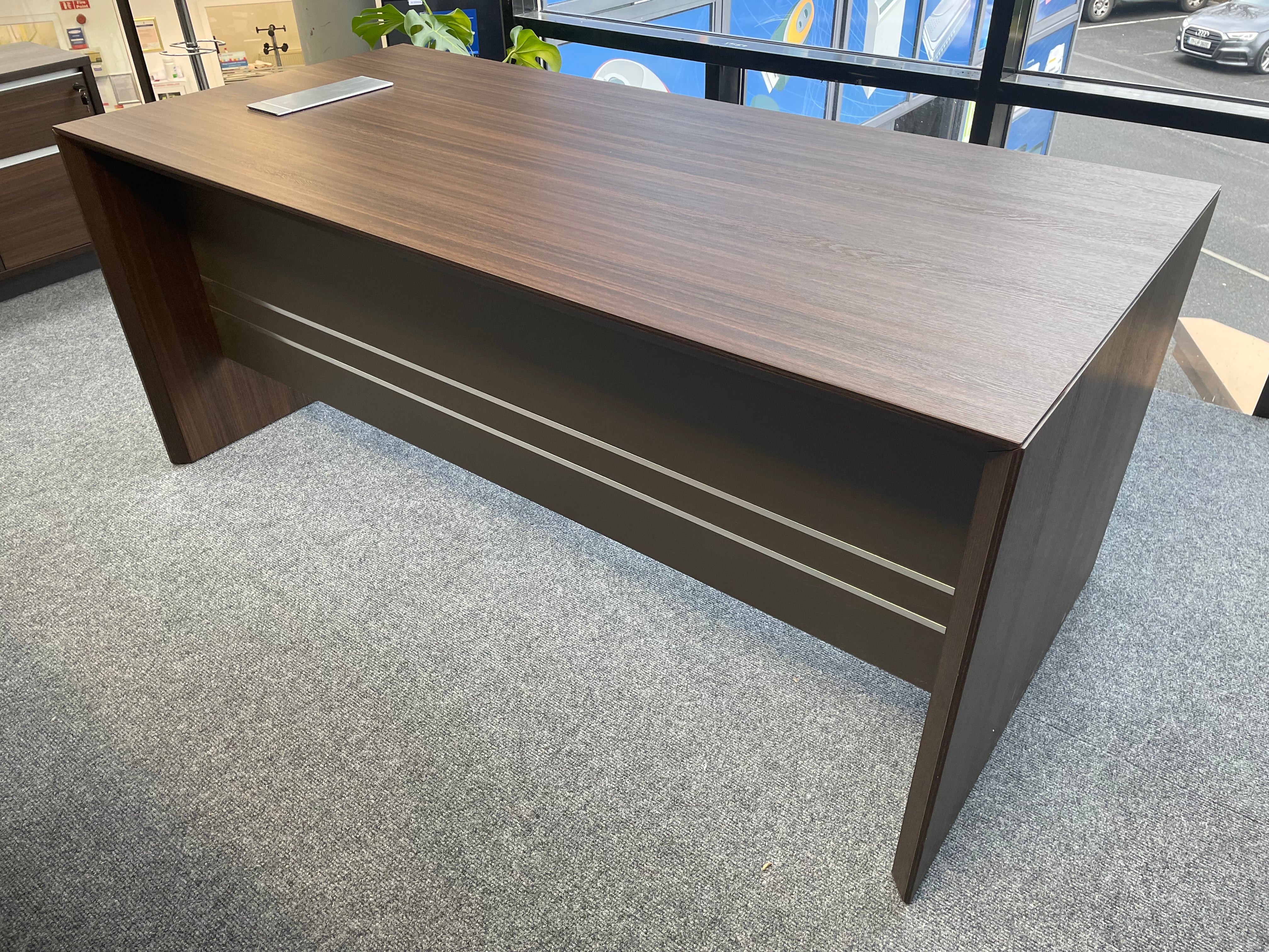 1.8m Executive Parnell Desk With Side Unit